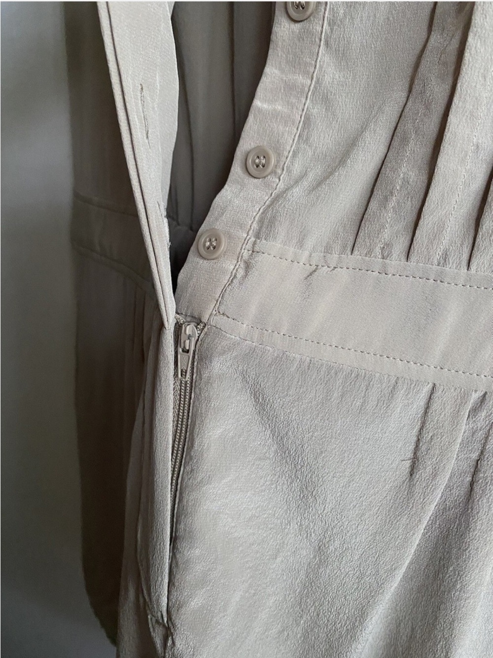 BCBGMaxAzria Paloma Hazelnut Taupe Sleeveless Romper size M Pleated Beige Tan - Picture 13 of 14